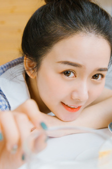 老婆运动时接听老公电话